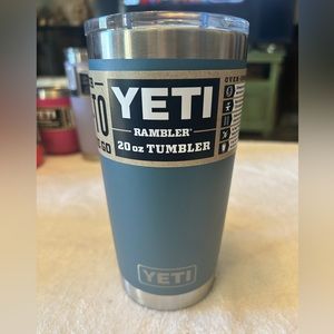 Yeti Rambler 20 oz Travel mug. Grey NWT